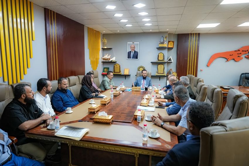 محافظ عدن يدعو إلى تعزيز التكامل المؤسسي والارتقاء بالخدمات المقدمة للمواطنين