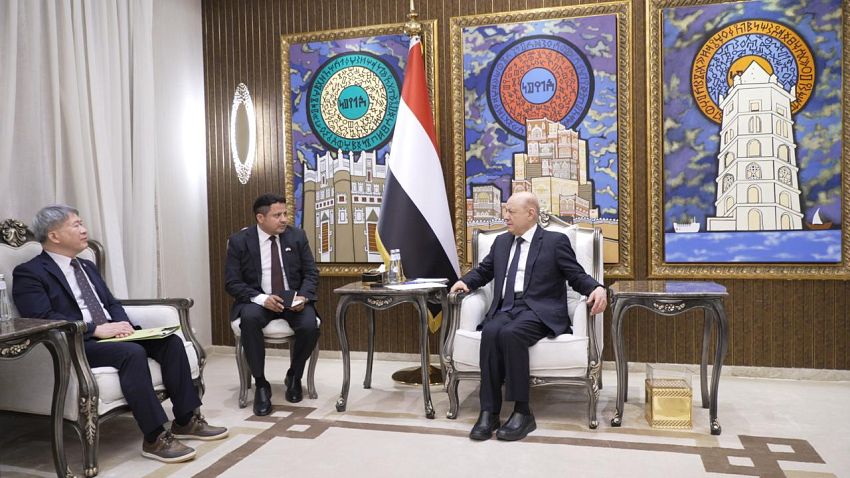 العليمي يشيد بالدعم الكوري لليمن ويؤكد أهمية تعزيز الشراكة بين البلدين