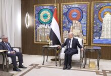 العليمي يؤكد تطلع اليمن لتوسيع التعاون مع مصر في الاستثمار وإعادة الإعمار
