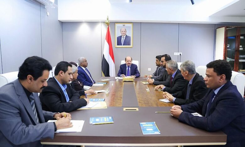 رئيس الوزراء يؤكد حماية استقلالية الصندوق الاجتماعي للتنمية ودعم برامجه من عدن