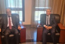 اليمن والجزائر تبحثان تعزيز التعاون وتنسيق المواقف تجاه القضايا المشتركة