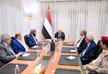 الرئاسي يبحث تداعيات الانتهاكات الإيرانية والتصعيد الحوثي ويؤكد حماية سيادة اليمن