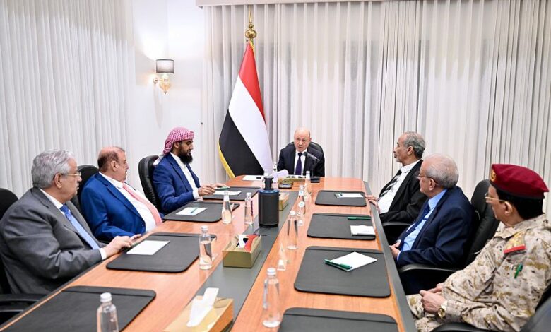الرئاسي يبحث تداعيات الانتهاكات الإيرانية والتصعيد الحوثي ويؤكد حماية سيادة اليمن 1 الرئاسي يبحث تداعيات الانتهاكات الإيرانية والتصعيد الحوثي ويؤكد حماية سيادة اليمن