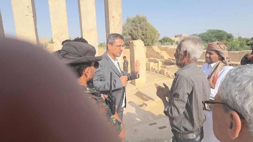 وزير الثقافة والسياحة يتفقد المواقع الأثرية في مأرب