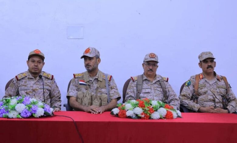 بن عزيز يطلع على جاهزية المنطقة العسكرية السادسة ويؤكد رفع مستوى الاستعداد القتالي 1 بن عزيز يطلع على جاهزية المنطقة العسكرية السادسة ويؤكد رفع مستوى الاستعداد القتالي