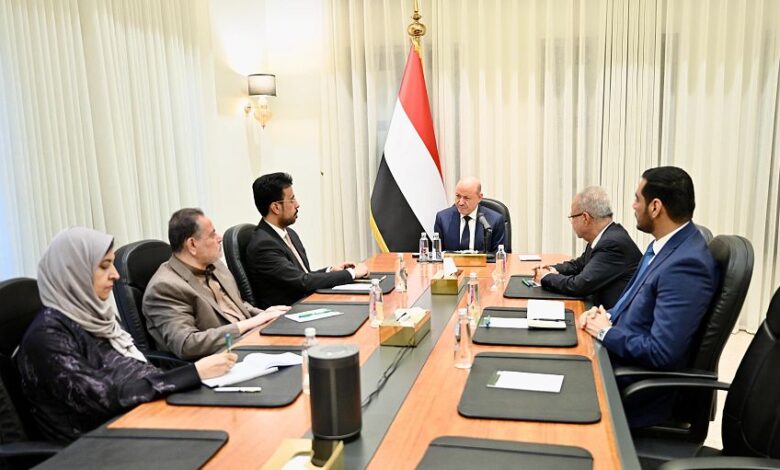 العليمي: لا عودة لسياسة الابتزاز.. والسلام يبدأ باستعادة مؤسسات الدولة 1 العليمي: لا عودة لسياسة الابتزاز.. والسلام يبدأ باستعادة مؤسسات الدولة