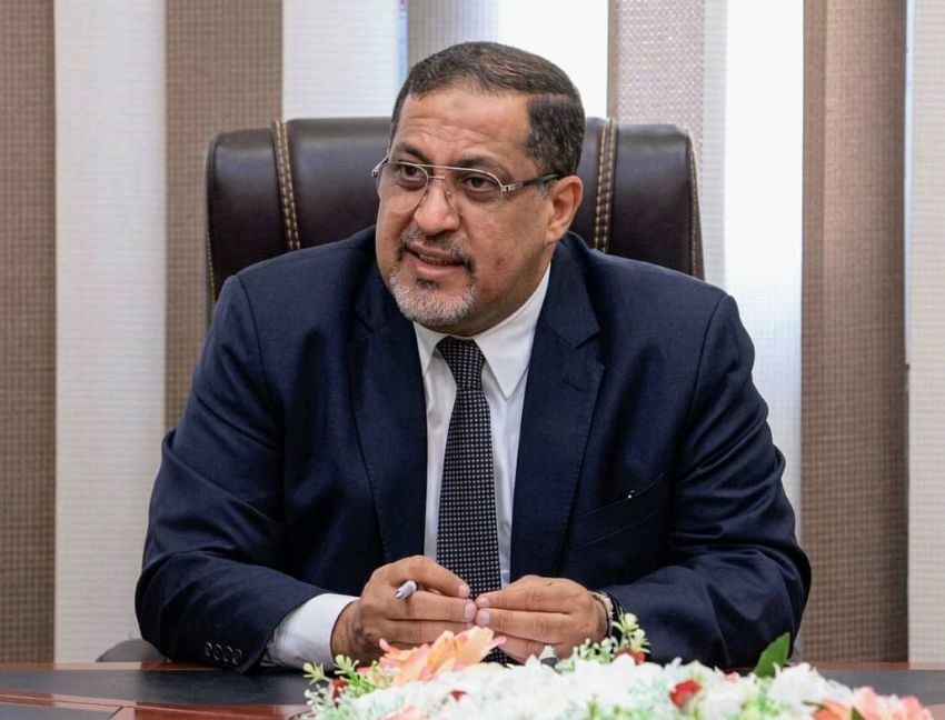 وزير العدل يندد بقصف الحوثيين للمجمع القضائي في تعز ويطالب بمحاسبة الجناة 
