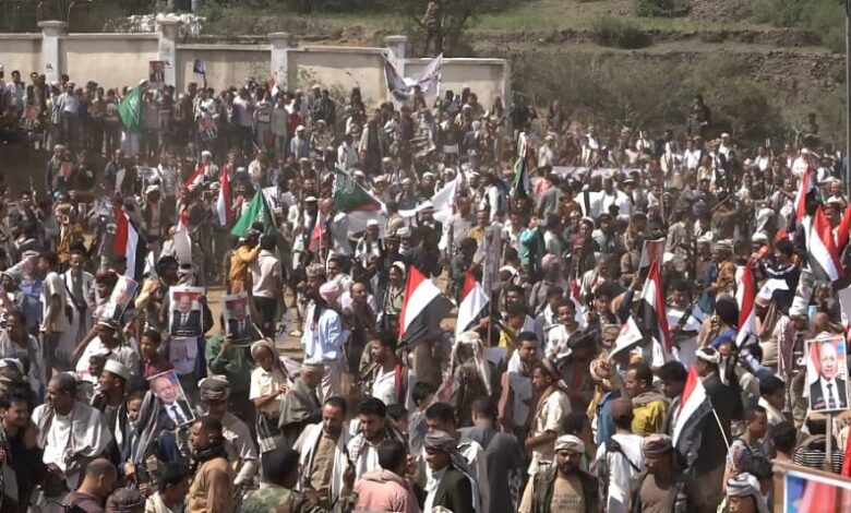 الحجرية تحتشد تأييدًا للقيادة السياسية ودعمًا لمعركة استعادة الدولة 1 الحجرية تحتشد تأييدًا للقيادة السياسية ودعمًا لمعركة استعادة الدولة