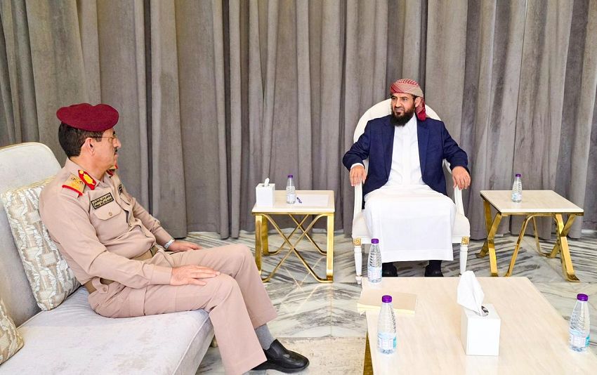 المحرّمي يتلقى إحاطة عسكرية من وزير الدفاع ويؤكد: الحزم هو السبيل لردع مليشيا الحوثي