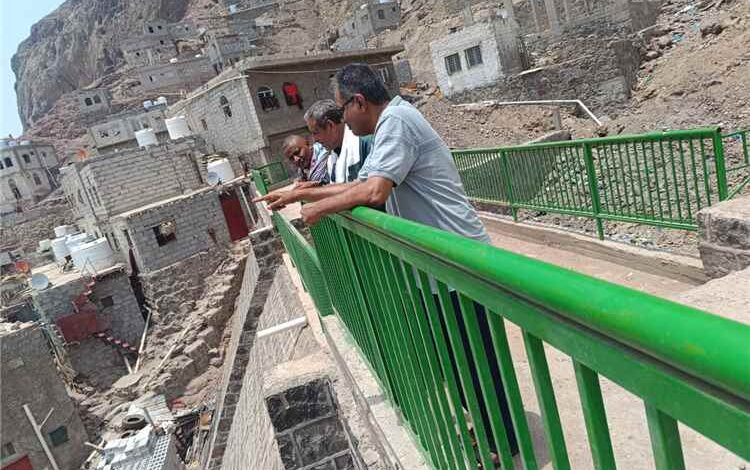 مدير المعلا يتفقد مصدات الأمطار ويؤكد رفع الجاهزية لمواجهة موسم الأمطار 1 مدير المعلا يتفقد مصدات الأمطار ويؤكد رفع الجاهزية لمواجهة موسم الأمطار