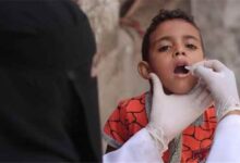 تحذيرات طبية من كارثة صحية في مناطق سيطرة الحوثي بسبب وقف اللقاحات
