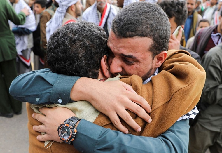 منظمة حقوقية تتهم مليشيا الحوثي بإفشال تبادل المحتجزين وتطالب بكشف أسباب التعطيل