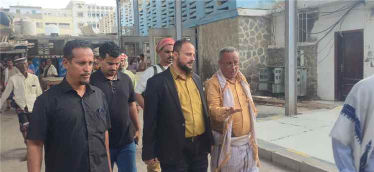 مدير المنصورة يتفقد سوق الأسماك ويوجه باستكمال تأهيله ومعالجة مشكلات الصرف