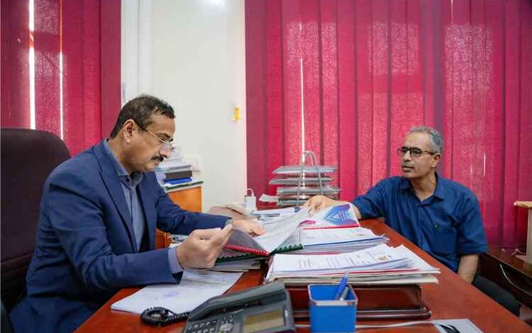 محافظ شبوة يوجّه بحفر بئر ارتوازية لدعم مشاريع المياه في عتق 1 محافظ شبوة يوجّه بحفر بئر ارتوازية لدعم مشاريع المياه في عتق