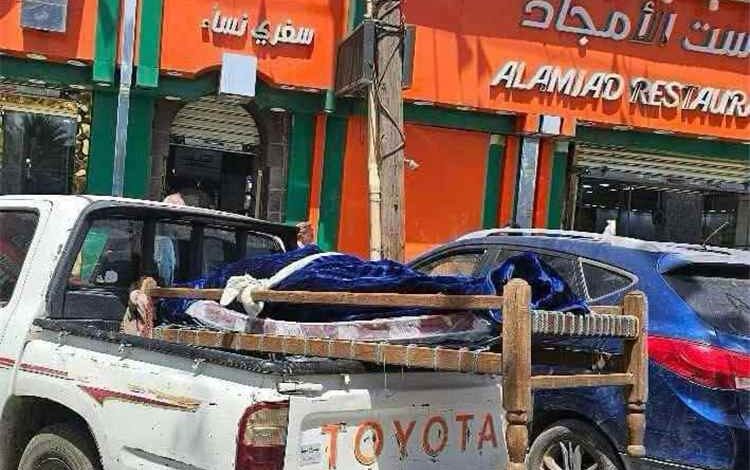 توقف موكب تشييع لتناول الغداء في صنعاء يشعل منصات التواصل 1 توقف موكب تشييع لتناول الغداء في صنعاء يشعل منصات التواصل