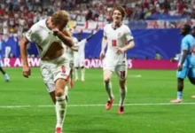 إنجلترا تقلب تأخرها إلى انتصار مثير وتحجز مكانها في دور الـ16