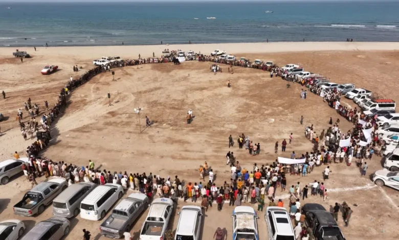 قبائل الخوخة تؤكد دعمها لمعركة التحرير وتعلن جاهزيتها لإسناد القوات المسلحة 1 قبائل الخوخة تؤكد دعمها لمعركة التحرير وتعلن جاهزيتها لإسناد القوات المسلحة