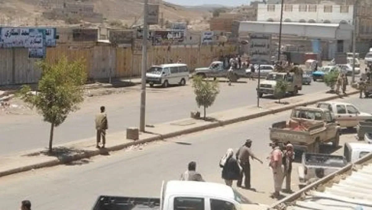 مليشيا الحوثي تغلق سوقاً تجارياً في البيضاء
