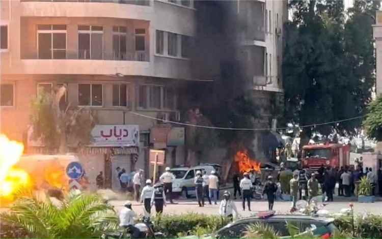انفجاران يهزان دمشق قرب موقع إقامة ماكرون بالتزامن مع زيارته الرسمية لسوريا 1 انفجاران يهزان دمشق قرب موقع إقامة ماكرون بالتزامن مع زيارته الرسمية لسوريا