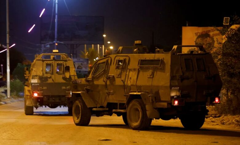 الاحتلال الإسرائيلي يشن اقتحامات واسعة في الضفة ويعتقل فلسطينيين بينهم أطفال 1 الاحتلال الإسرائيلي يشن اقتحامات واسعة في الضفة ويعتقل فلسطينيين بينهم أطفال