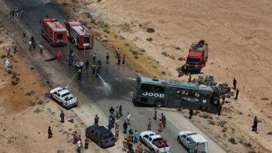35 قتيلاً و30 جريحاً في تصادم مروع بين حافلتين على طريق دمشق - دير الزور 4 35 قتيلاً و30 جريحاً في تصادم مروع بين حافلتين على طريق دمشق - دير الزور