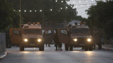 الاحتلال يشن حملة اقتحامات واسعة في نابلس ويعتقل 24 فلسطينياً 4 الاحتلال يشن حملة اقتحامات واسعة في نابلس ويعتقل 24 فلسطينياً