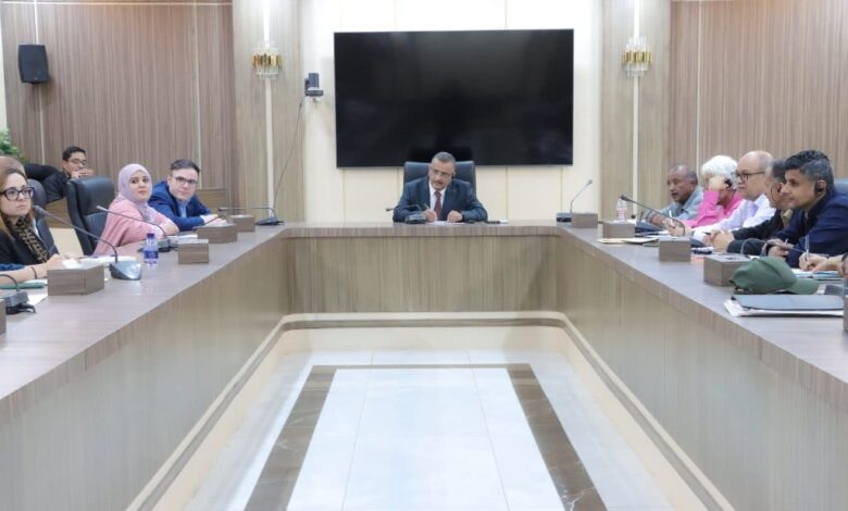 وزارة الزراعة تبحث مع البنك الدولي مشروعًا لتطوير قطاع الألبان في اليمن