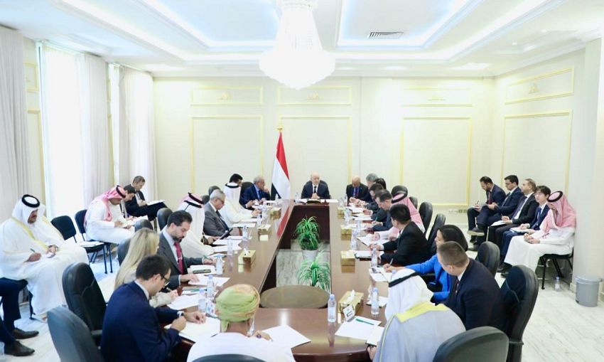 العليمي يطالب بتحقيق دولي في طائرة الحرس الثوري الواصلة إلى صنعاء