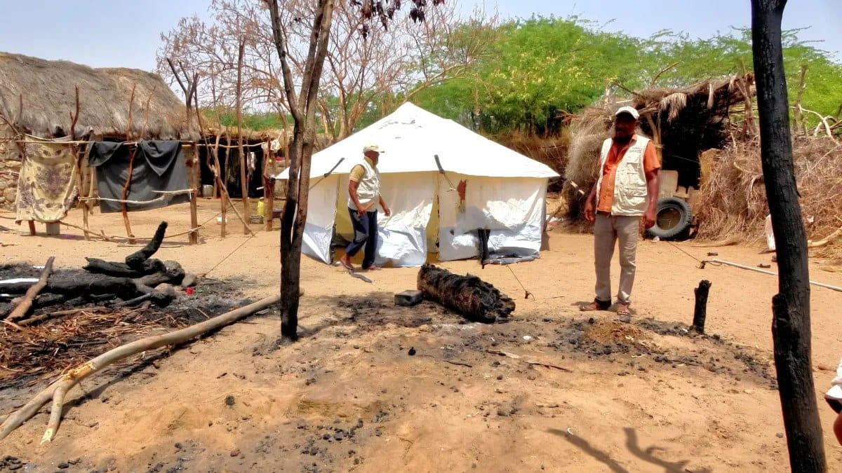 خلية الأعمال الإنسانية تنفذ تدخلاً عاجلاً لدعم 7 أسر منكوبة بحرائق جنوب الحديدة