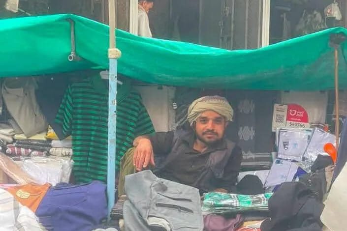 جبايات الحوثيين تدفع باعة صنعاء إلى إغلاق بسطاتهم 1 جبايات الحوثيين تدفع باعة صنعاء إلى إغلاق بسطاتهم