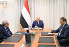 العليمي يوجه البعثات الدبلوماسية إلى تفكيك السردية الحوثية في المحافل الدولية