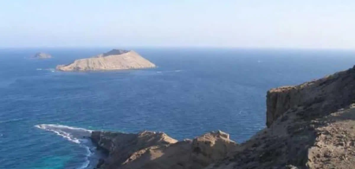 مليشيا الحوثي تعلن حظراً بحرياً على السعودية وتتوعد بتصعيد شامل