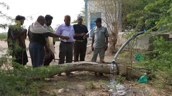 الحديدة.. فريق حكومي يقيّم أوضاع المياه الجوفية في الخوخة وحيس 1 الحديدة.. فريق حكومي يقيّم أوضاع المياه الجوفية في الخوخة وحيس