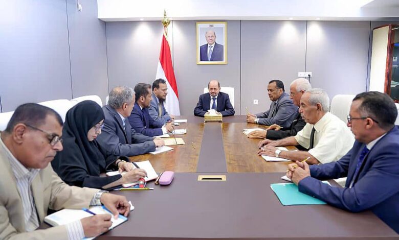 توجيهات حكومية بإعداد خطة شاملة لمعالجة الاختلالات وتحسين الخدمات في عدن
