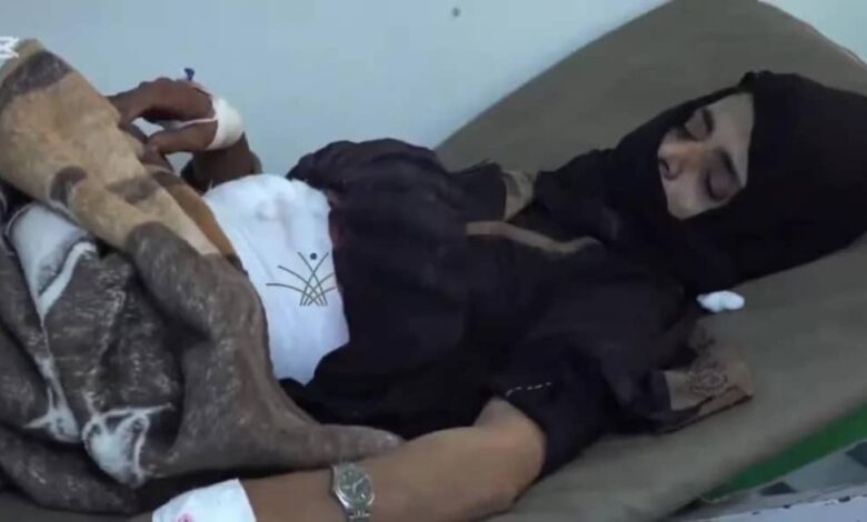 قناص حوثي يصيب امرأة بجروح خطيرة أثناء رعي الأغنام غرب تعز
