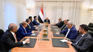 العليمي يبحث مع هيئة التشاور والمصالحة التصعيد الحوثي ويدعو إلى وحدة الصف 5 العليمي يبحث مع هيئة التشاور والمصالحة التصعيد الحوثي ويدعو إلى وحدة الصف