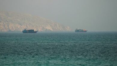 واشنطن تطالب طهران بإعلان فتح مضيق هرمز ووقف استهداف السفن