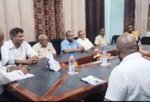 الخوخة تبحث مع أطباء بلا حدود تعزيز التدخلات الصحية وتوسيع الدعم الإنساني