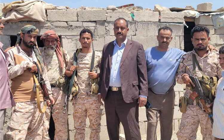 بتوجيهات المحافظ القبة.. الشاعري يتفقد جبهات الضالع ويثمن تضحيات المقاتلين المرابطين 1 بتوجيهات المحافظ القبة.. الشاعري يتفقد جبهات الضالع ويثمن تضحيات المقاتلين المرابطين