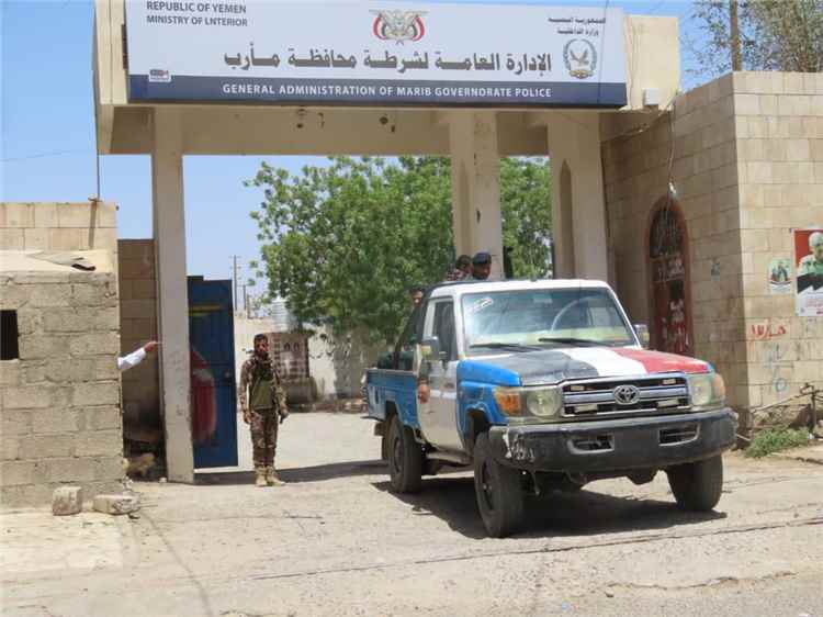 أمن مأرب يطيح بثلاثة متهمين في قضية شروع بالقتل
