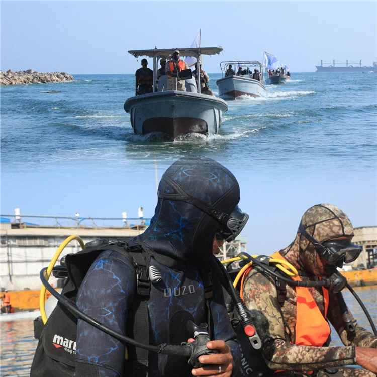 خفر السواحل بحضرموت ينقذ 6 أشخاص من الغرق بساحل المكلا