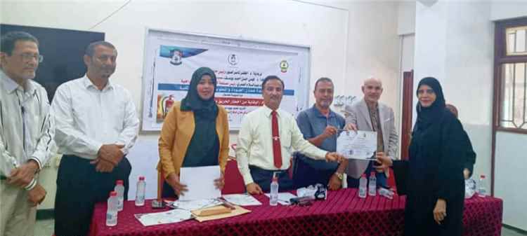 عدن.. اختتام دورة متخصصة في الوقاية من الحرائق بكلية التربية