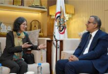 اليمن وفرنسا تبحثان توسيع التعاون الصحي وبناء قدرات الكوادر الطبية