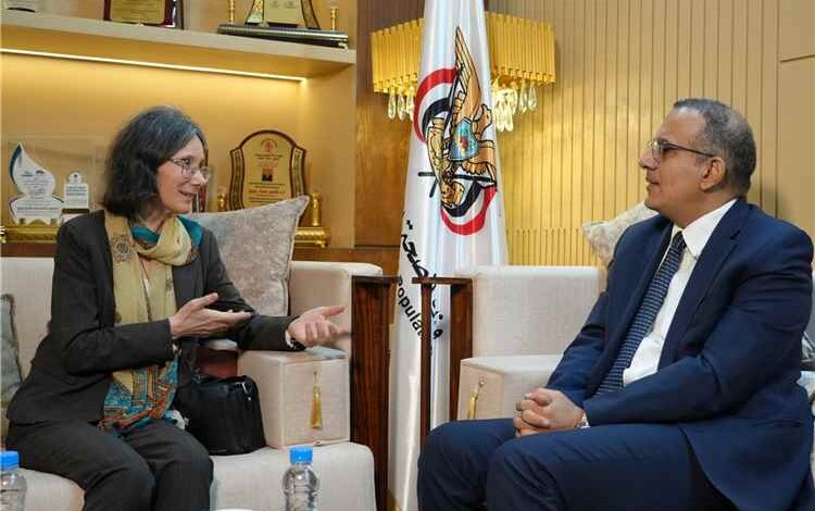اليمن وفرنسا تبحثان توسيع التعاون الصحي وبناء قدرات الكوادر الطبية
