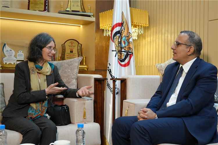 اليمن وفرنسا تبحثان توسيع التعاون الصحي وبناء قدرات الكوادر الطبية