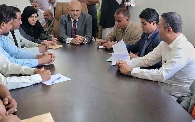 محافظ تعز يوجّه بتطوير أداء صندوق النظافة وتعزيز موارده لتحسين خدماته