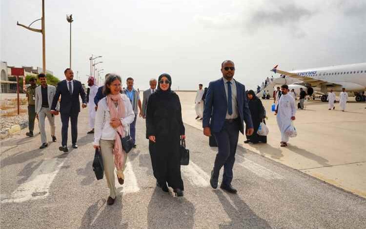 سفيرة فرنسا تصل حضرموت لبحث تعزيز التعاون ودعم البرامج التنموية والإنسانية