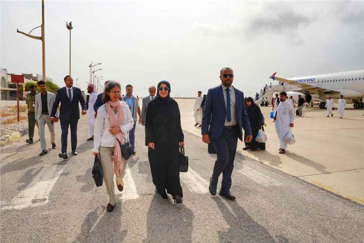 سفيرة فرنسا تصل حضرموت لبحث تعزيز التعاون ودعم البرامج التنموية والإنسانية