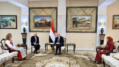 العليمي أمام سفراء جدد: دعم الدولة اليمنية مفتاح الاستقرار وحماية الملاحة الدولية 9 العليمي أمام سفراء جدد: دعم الدولة اليمنية مفتاح الاستقرار وحماية الملاحة الدولية