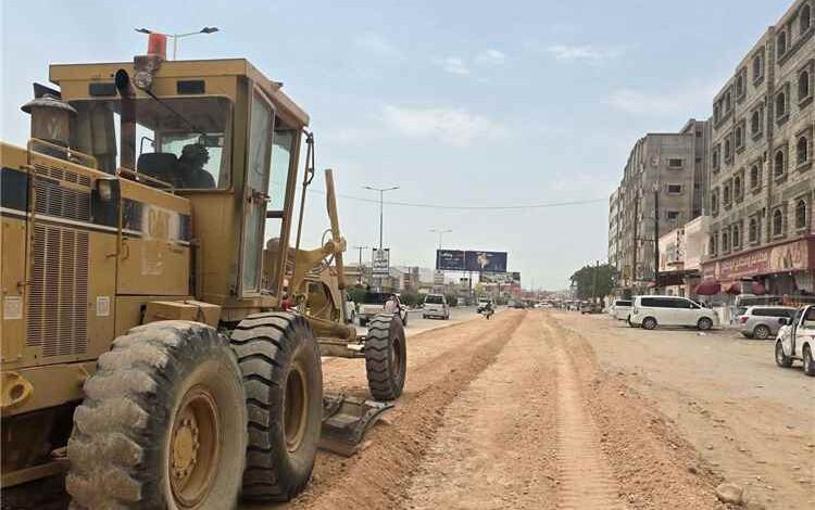 تقدم متسارع في مشروع توسعة شارع الأربعين بمدينة عتق